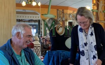 Monte Mar Bowls and Social Club john at the sing along